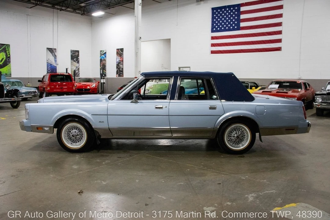 1986 Lincoln Town Car - Image 3 of 12