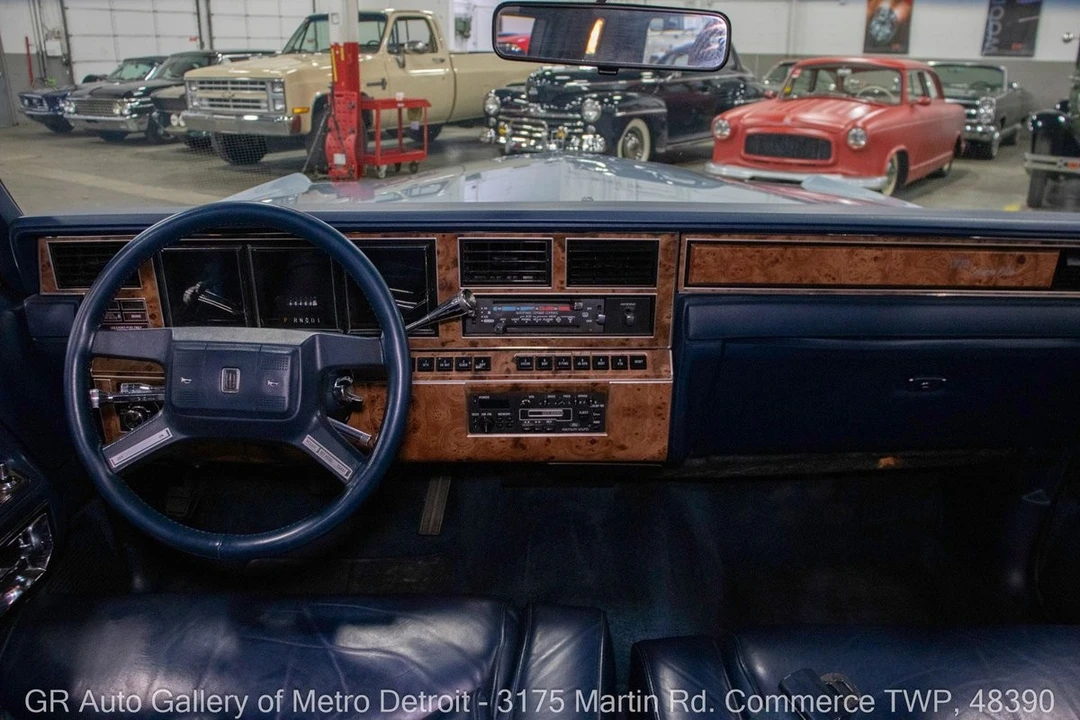 1986 Lincoln Town Car - Image 16 of 21