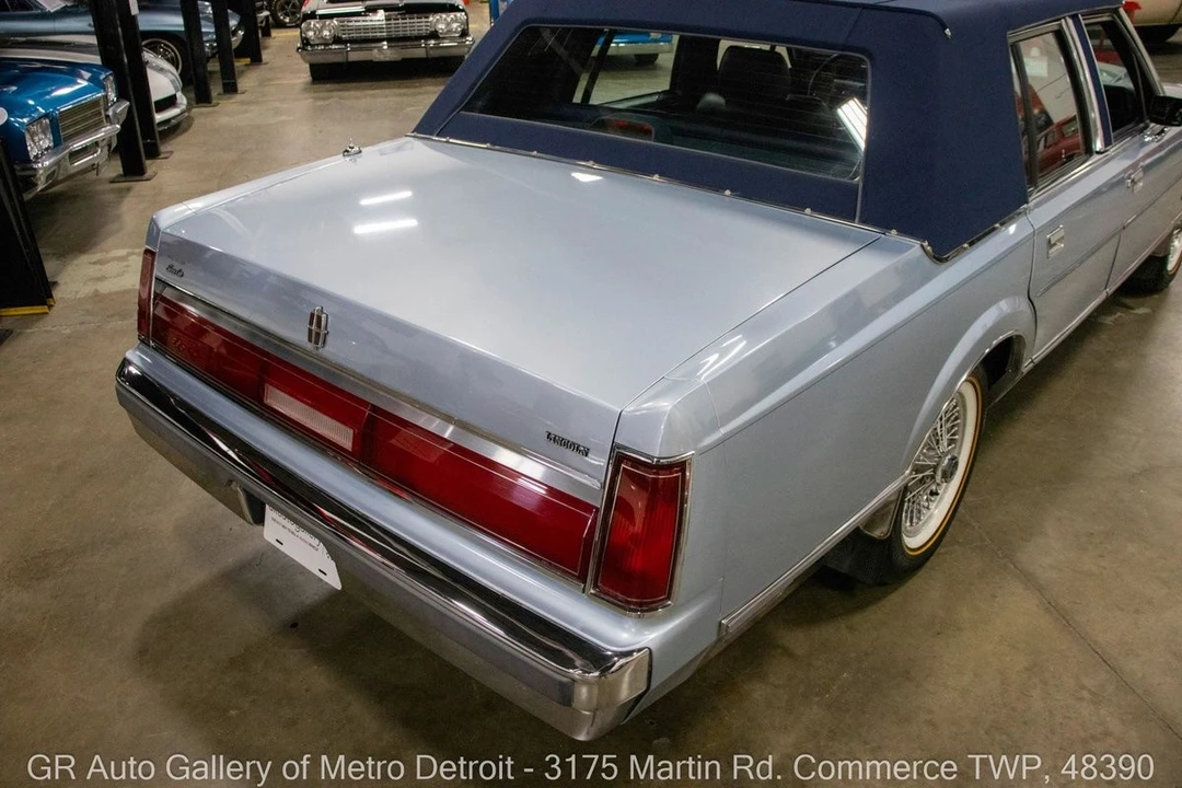 1986 Lincoln Town Car - Image 15 of 21