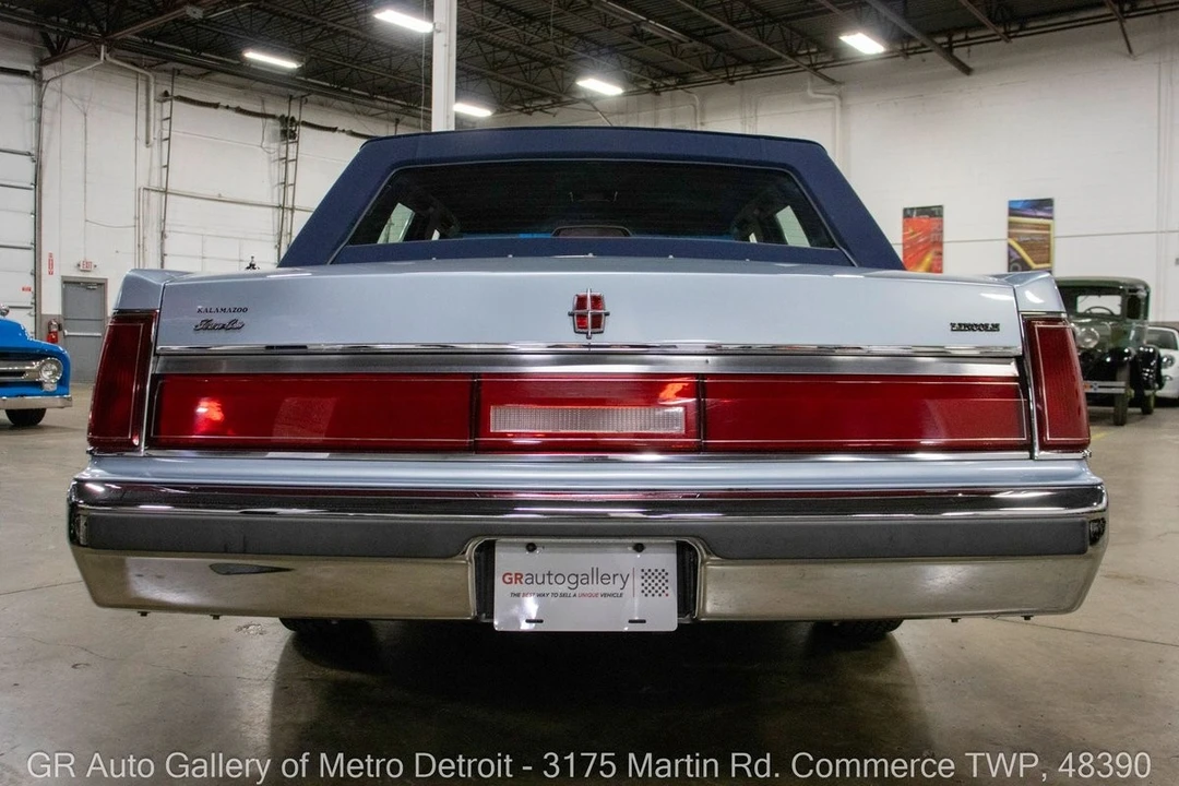1986 Lincoln Town Car - Image 6 of 12
