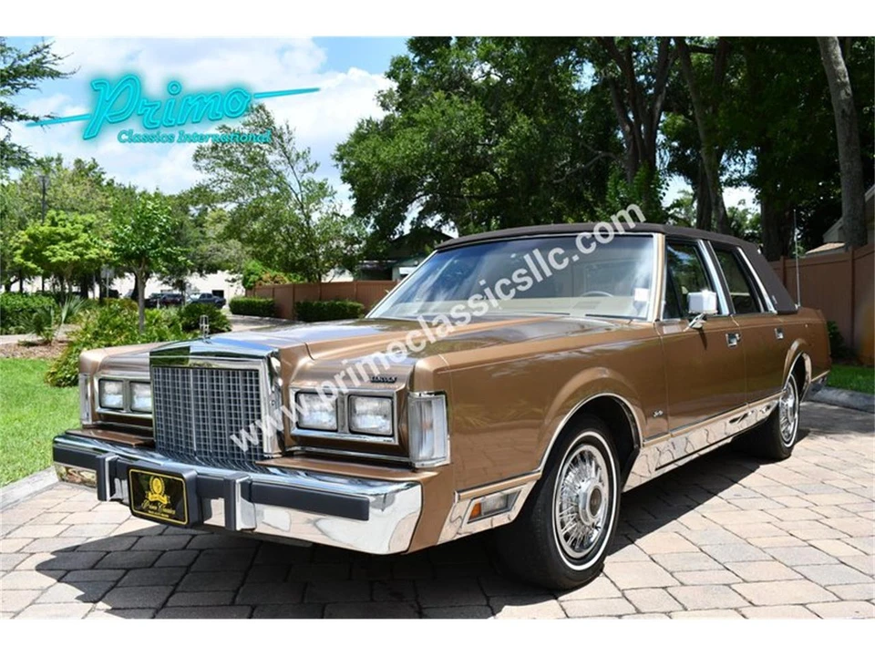 1986 Lincoln Town Car - Image 2 of 31