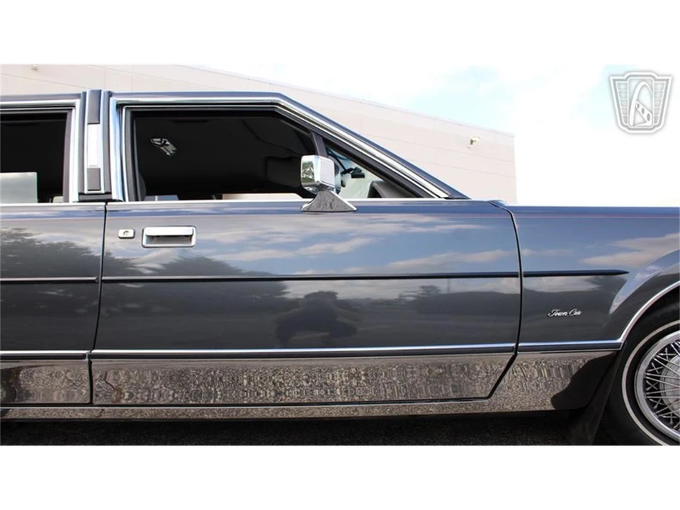 1986 Lincoln Town Car - Image 26 of 31