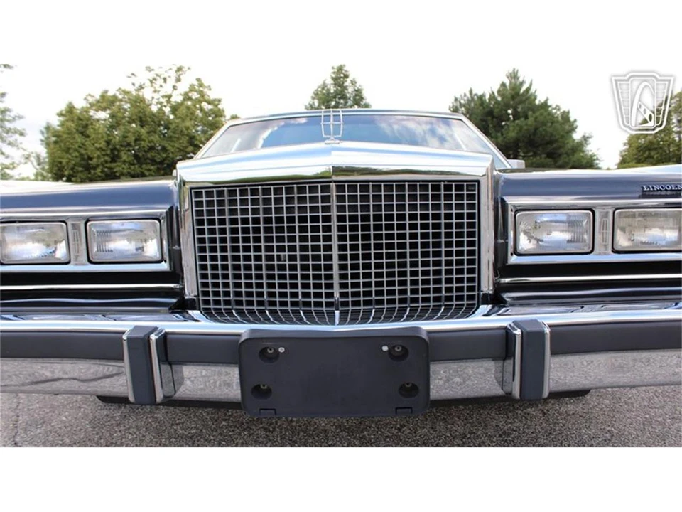 1986 Lincoln Town Car - Image 21 of 31