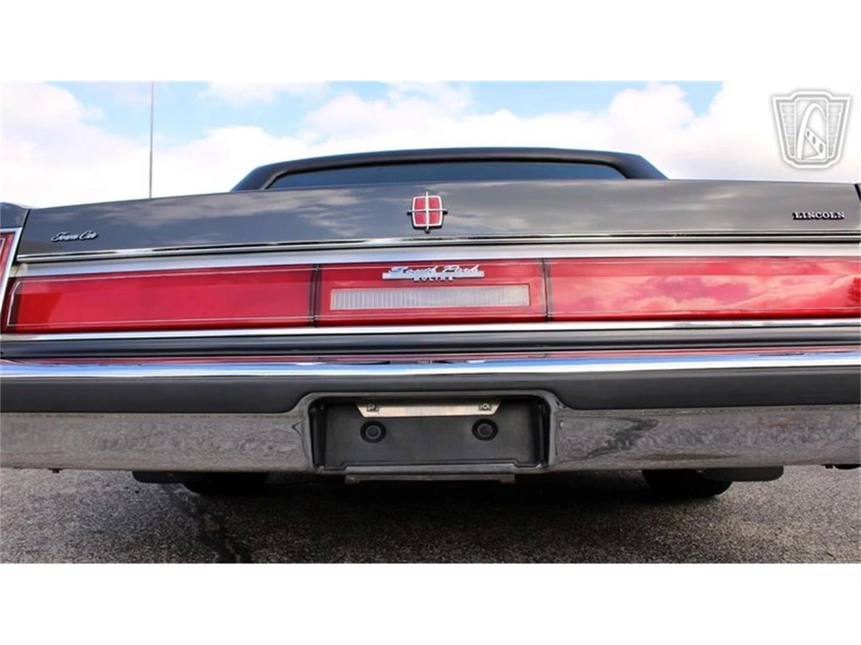 1986 Lincoln Town Car - Image 31 of 31