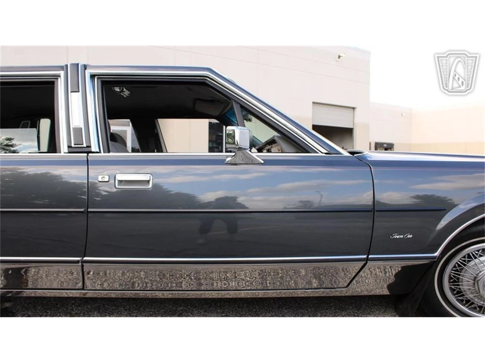 1986 Lincoln Town Car - Image 27 of 31