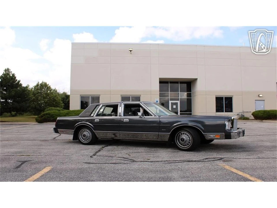 1986 Lincoln Town Car - Image 12 of 31