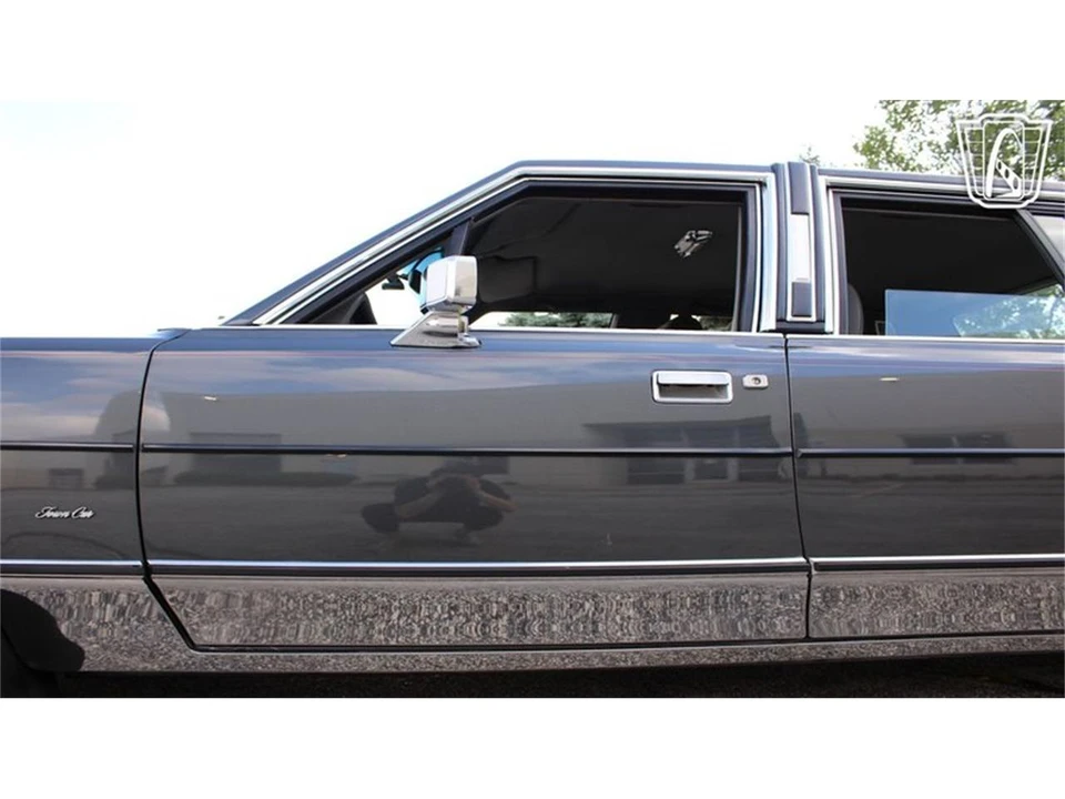 1986 Lincoln Town Car - Image 23 of 31