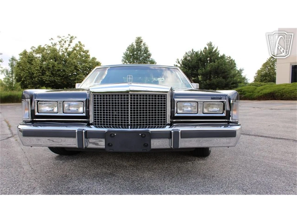 1986 Lincoln Town Car - Image 18 of 31