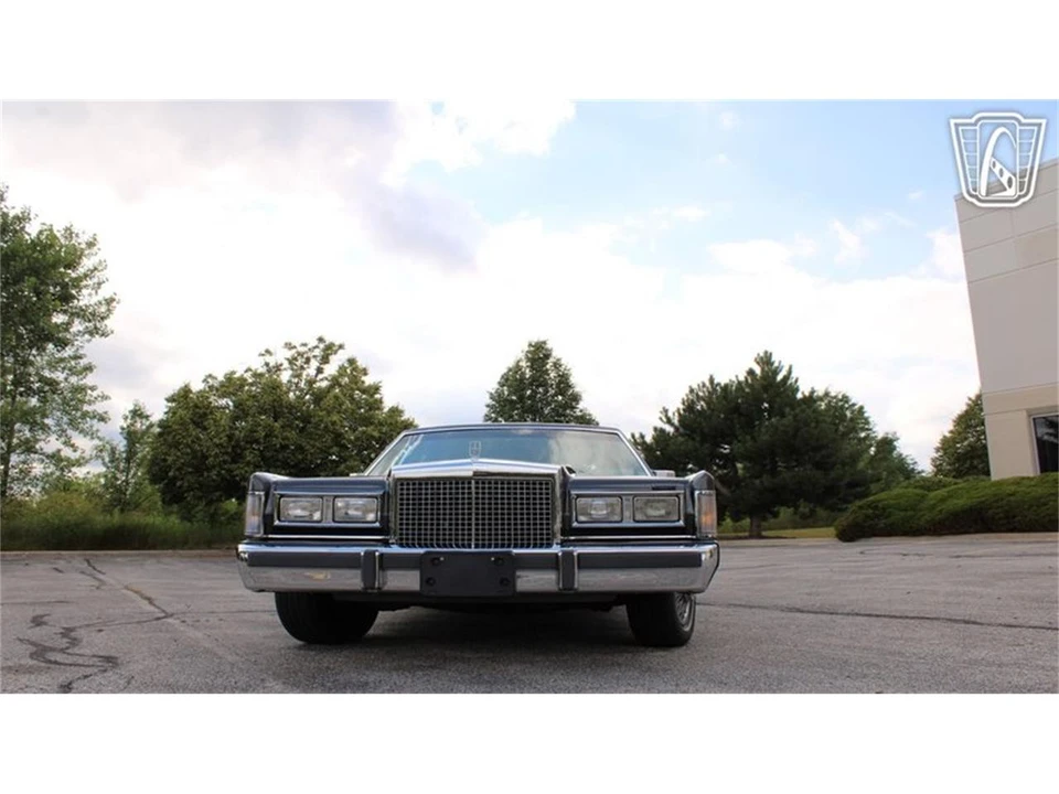 1986 Lincoln Town Car - Image 8 of 31