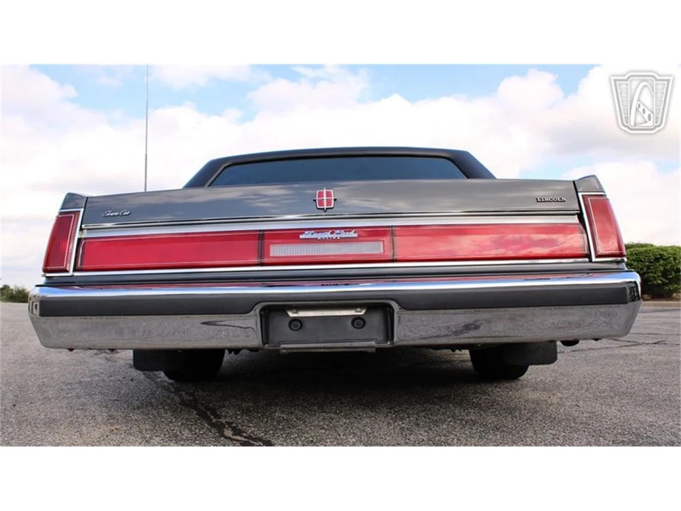 1986 Lincoln Town Car - Image 28 of 31