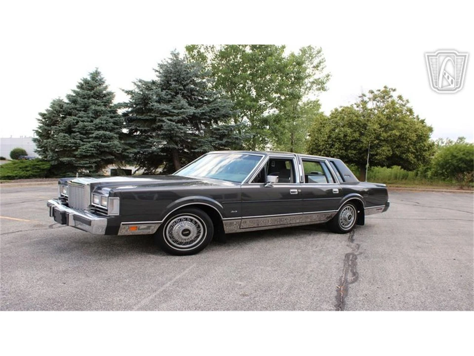 1986 Lincoln Town Car - Image 3 of 31