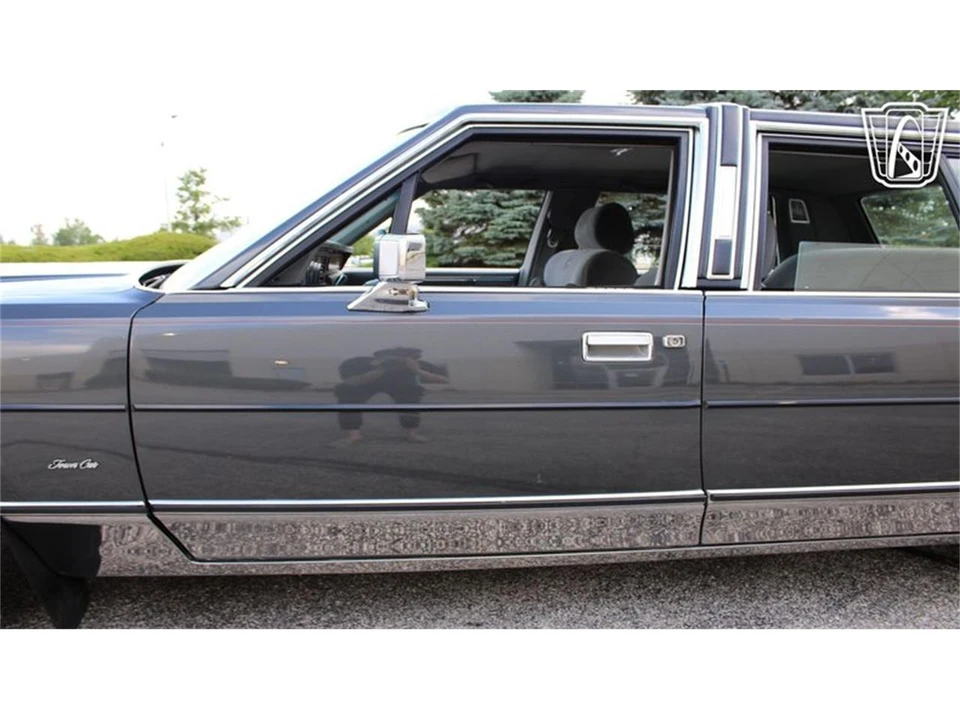 1986 Lincoln Town Car - Image 24 of 31