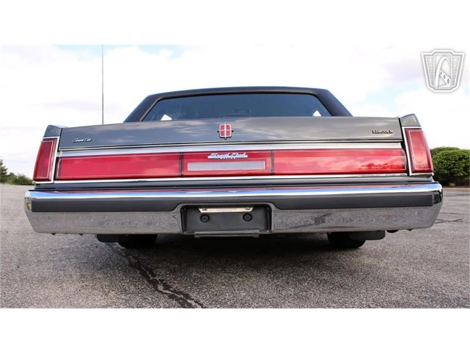 1986 Lincoln Town Car - Image 29 of 31