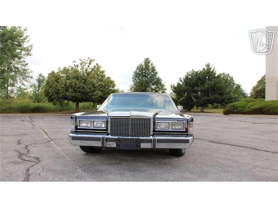 1986 Lincoln Town Car - Image 9 of 31