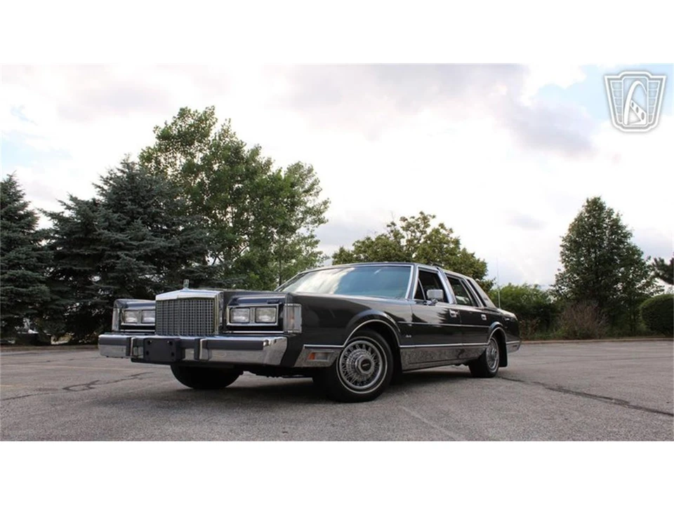1986 Lincoln Town Car - Image 4 of 31