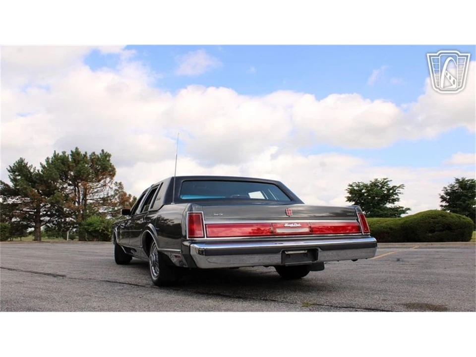 1986 Lincoln Town Car - Image 14 of 31