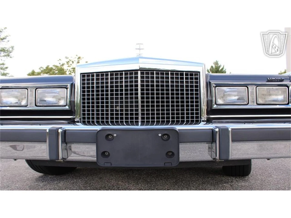 1986 Lincoln Town Car - Image 20 of 31