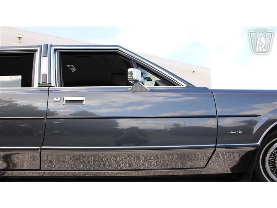 1986 Lincoln Town Car - Image 25 of 31