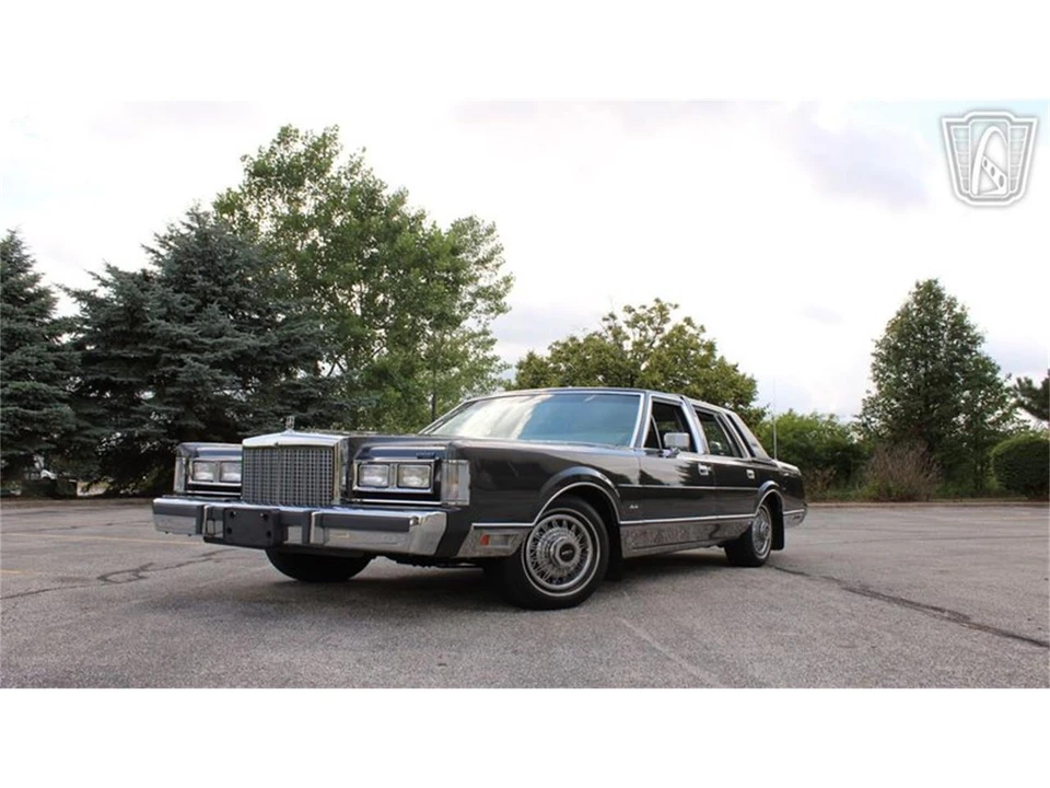 1986 Lincoln Town Car - Image 5 of 31