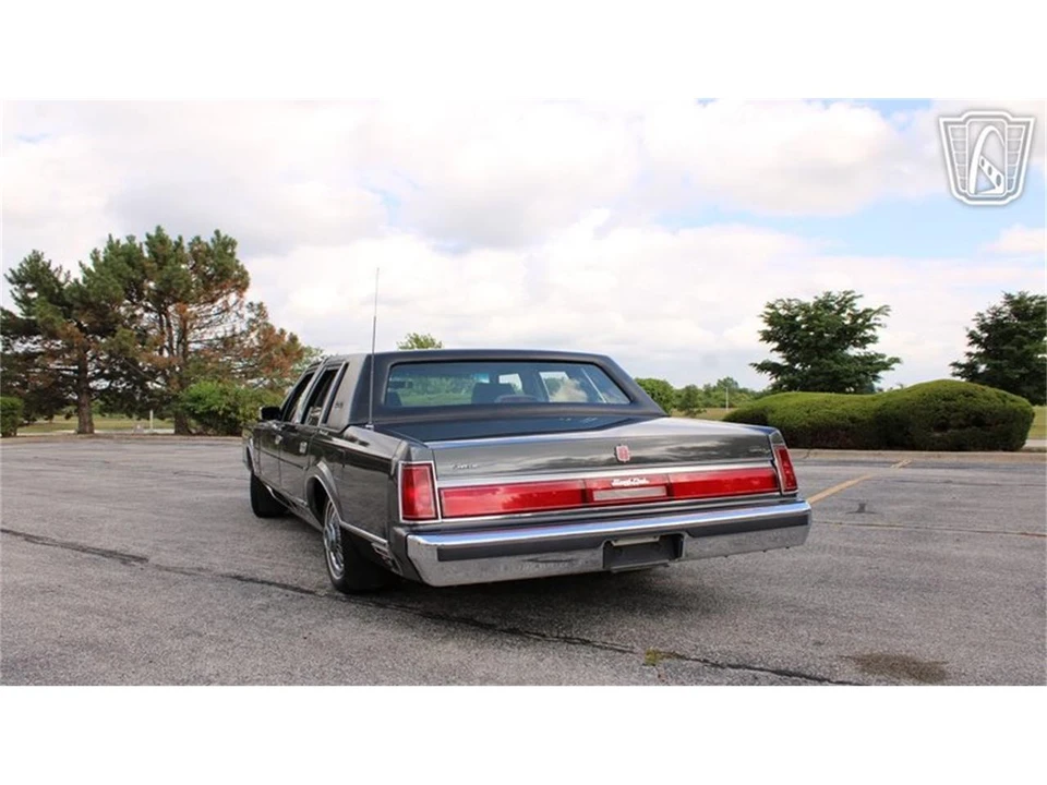 1986 Lincoln Town Car - Image 15 of 31