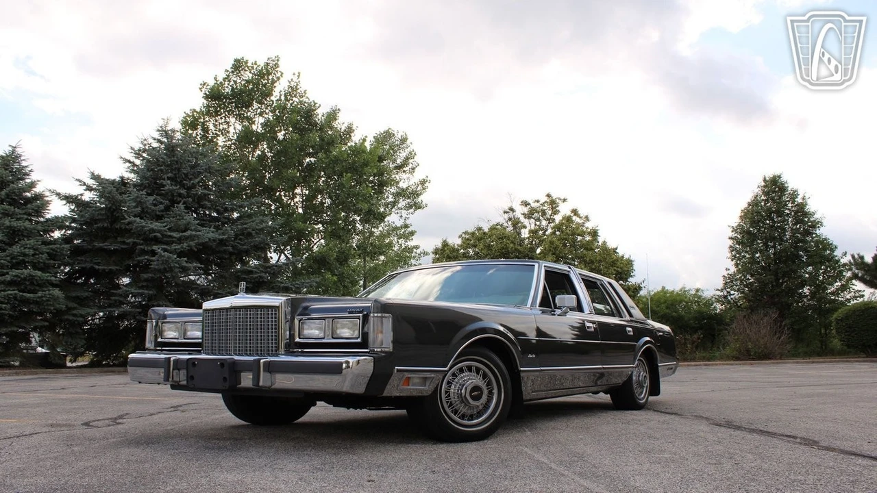 1986 Lincoln Town Car - Image 5 of 12