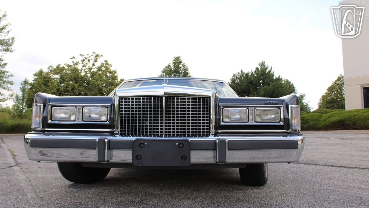 1986 Lincoln Town Car - Image 18 of 21