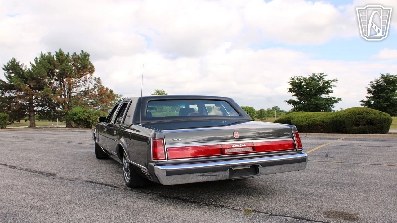 1986 Lincoln Town Car - Image 16 of 21