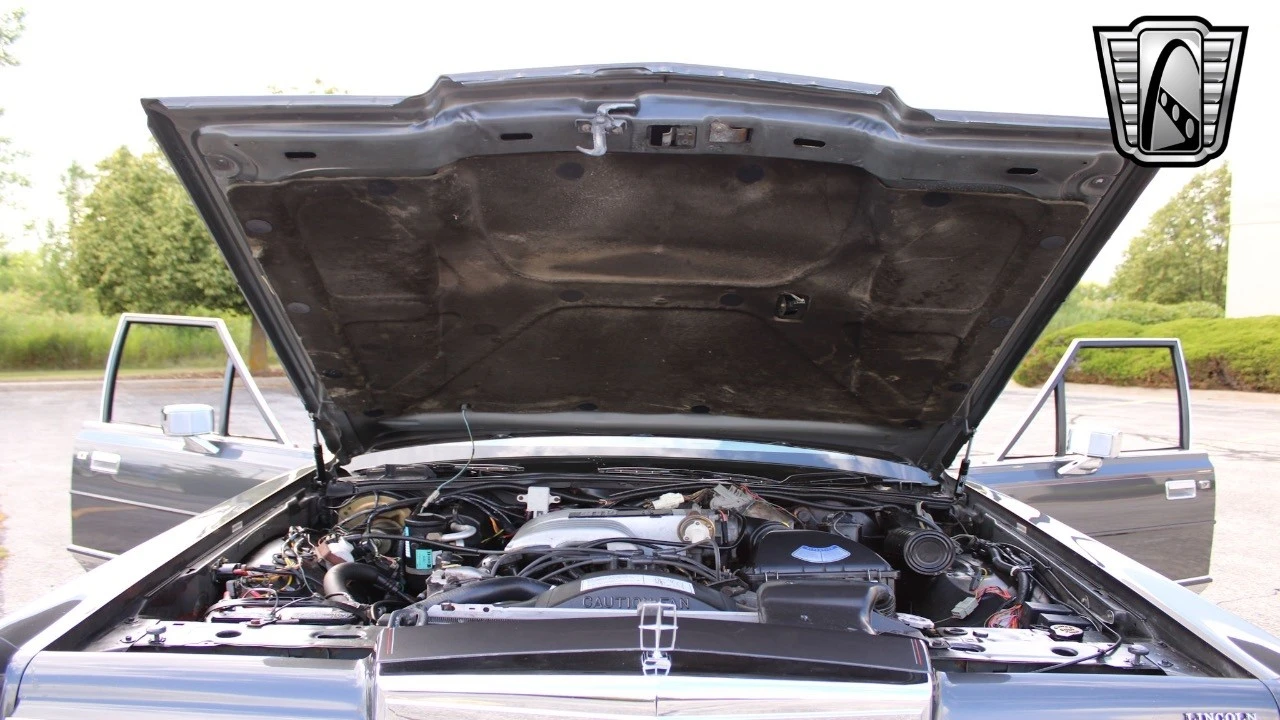1986 Lincoln Town Car - Image 9 of 12