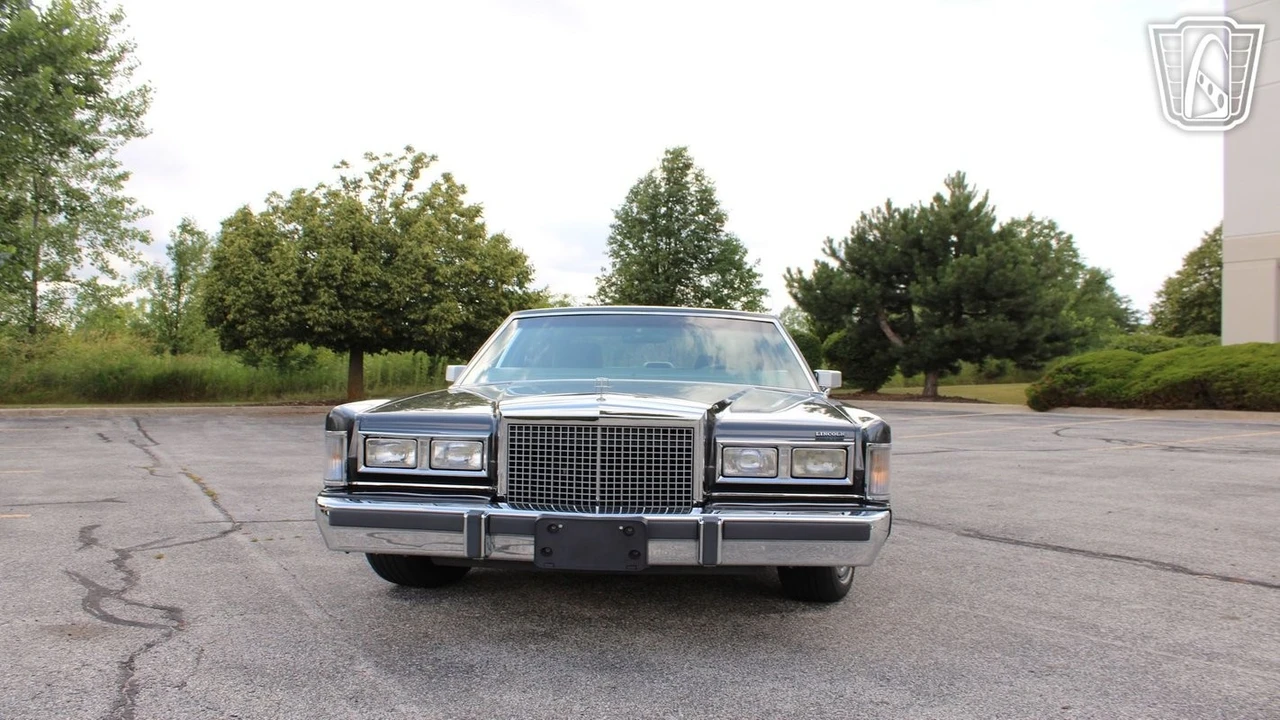 1986 Lincoln Town Car - Image 10 of 12