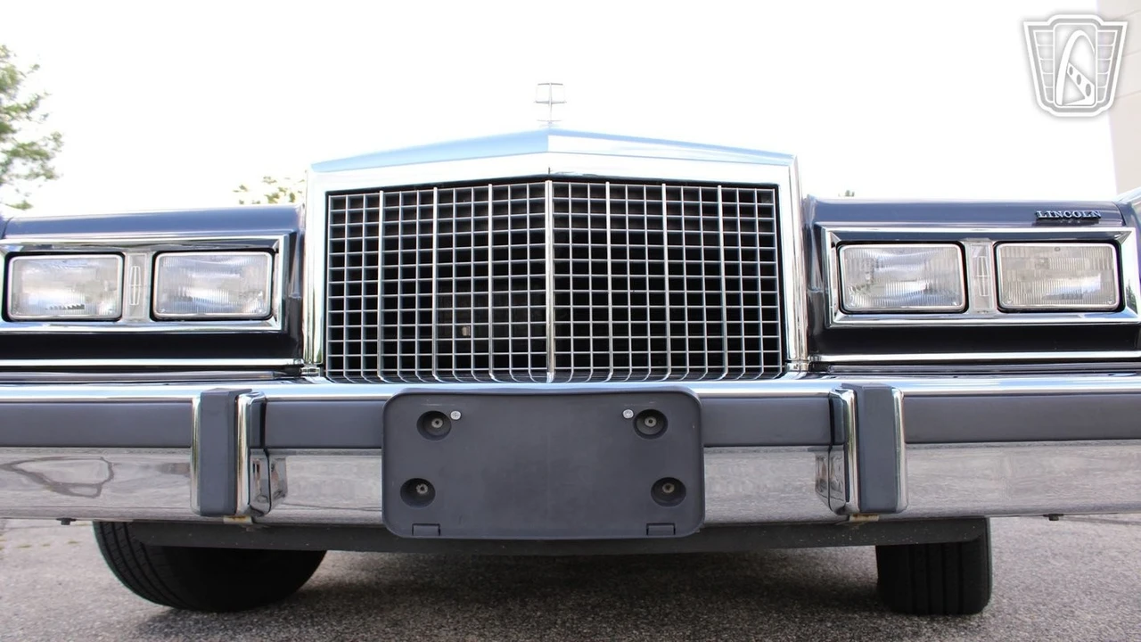 1986 Lincoln Town Car - Image 20 of 21