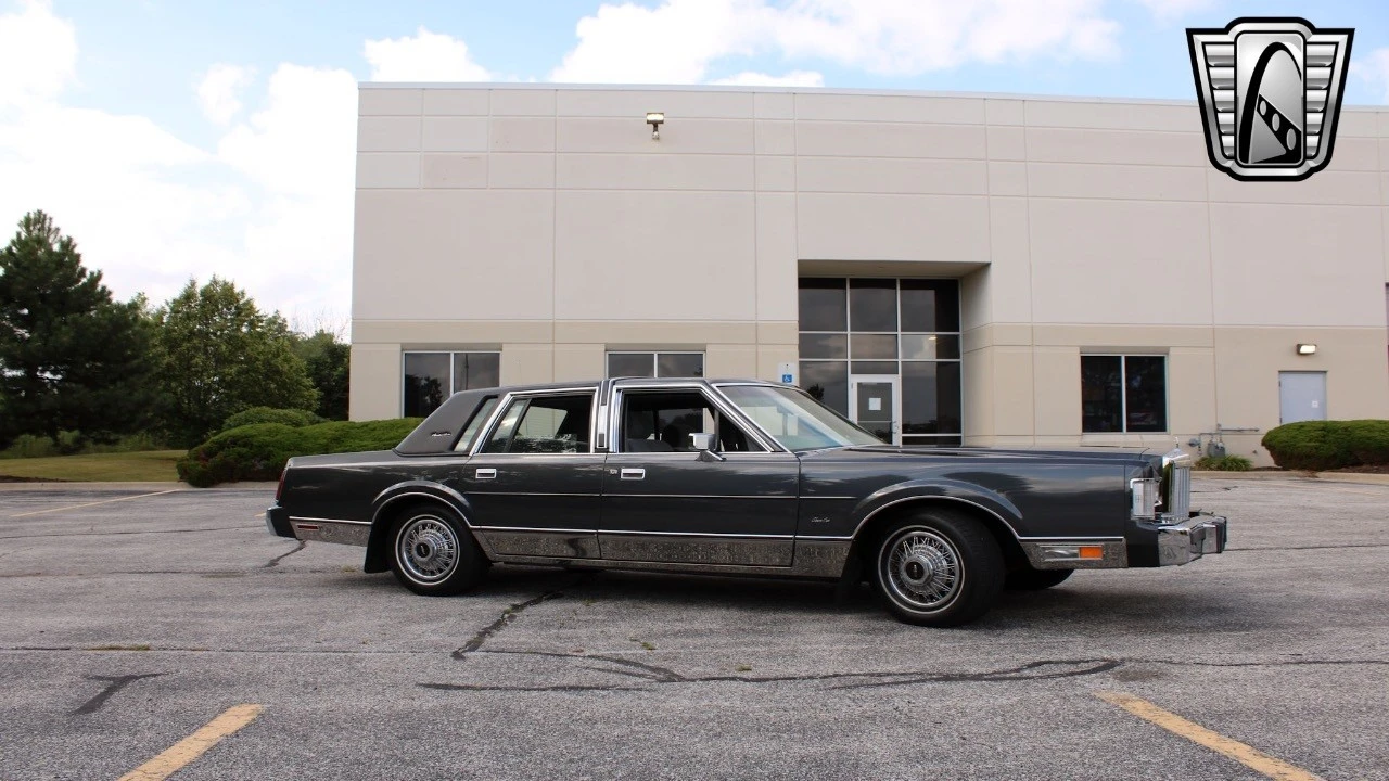 1986 Lincoln Town Car - Image 4 of 12