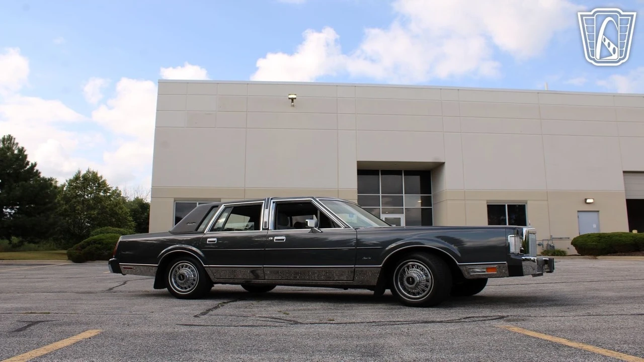 1986 Lincoln Town Car - Image 12 of 12