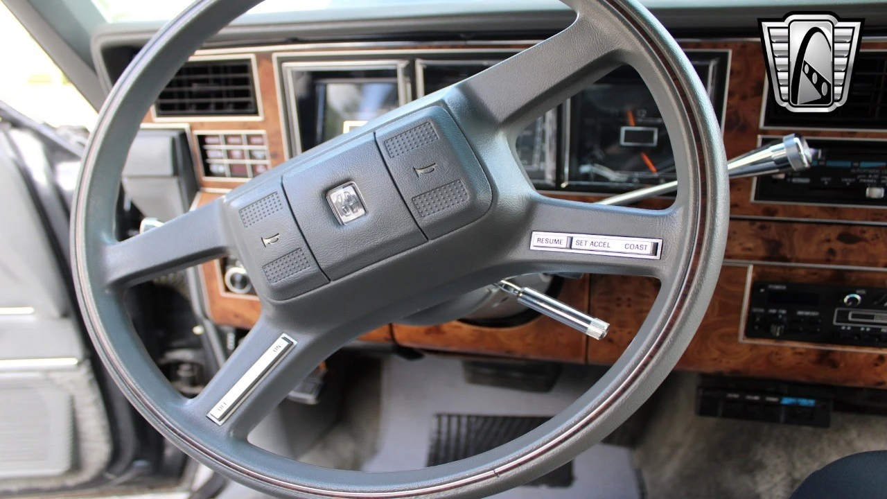 1986 Lincoln Town Car - Image 11 of 12