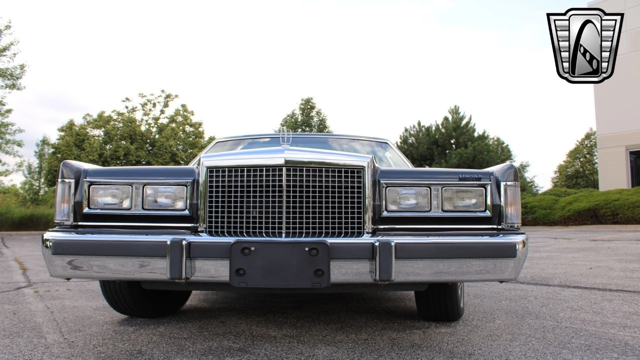 1986 Lincoln Town Car - Image 7 of 12