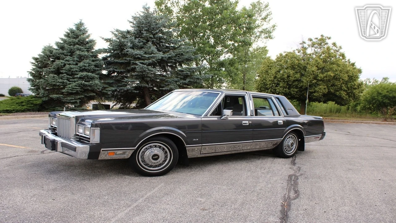 1986 Lincoln Town Car - Image 4 of 12