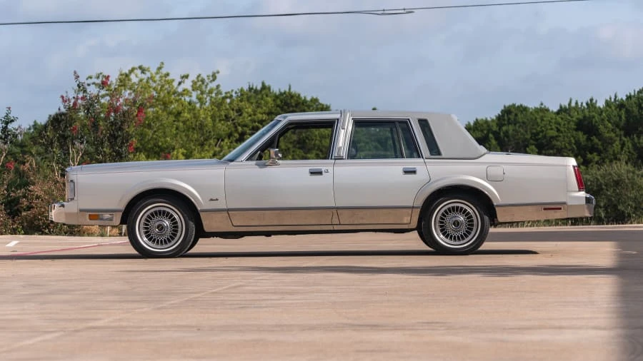 1986 Lincoln Town Car - Image 2 of 12