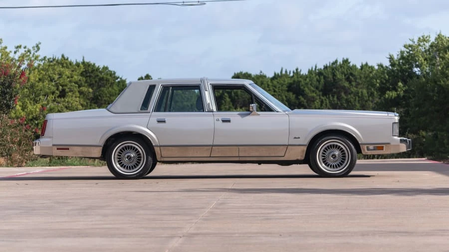 1986 Lincoln Town Car - Image 8 of 12