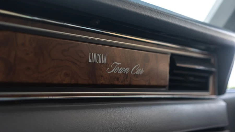 1986 Lincoln Town Car - Image 9 of 12