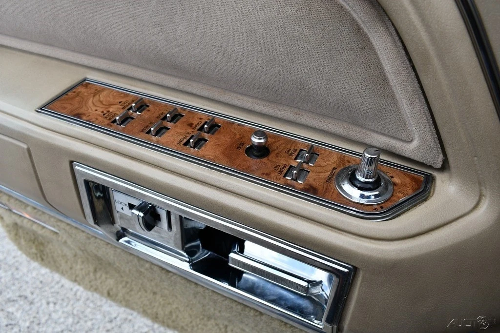 1986 Lincoln Town Car - Image 18 of 21