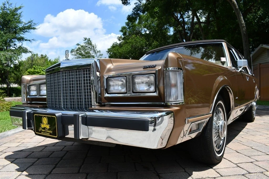 1986 Lincoln Town Car - Image 5 of 21