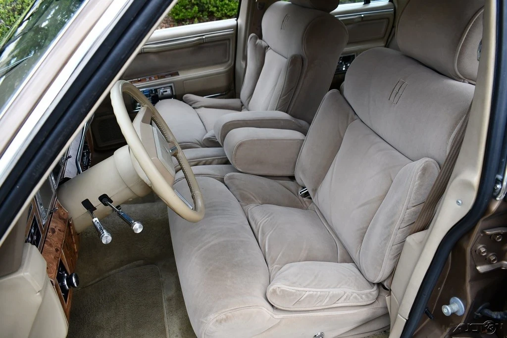 1986 Lincoln Town Car - Image 20 of 21