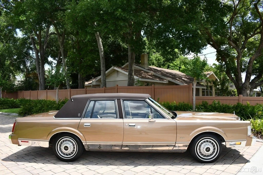 1986 Lincoln Town Car - Image 3 of 21