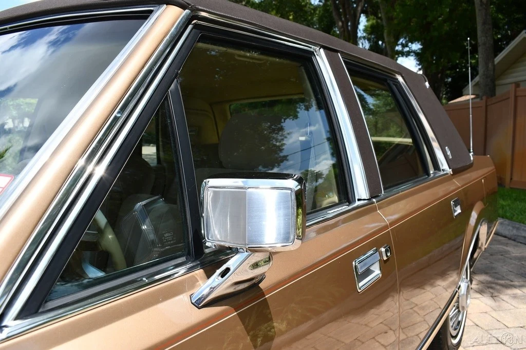 1986 Lincoln Town Car - Image 8 of 21