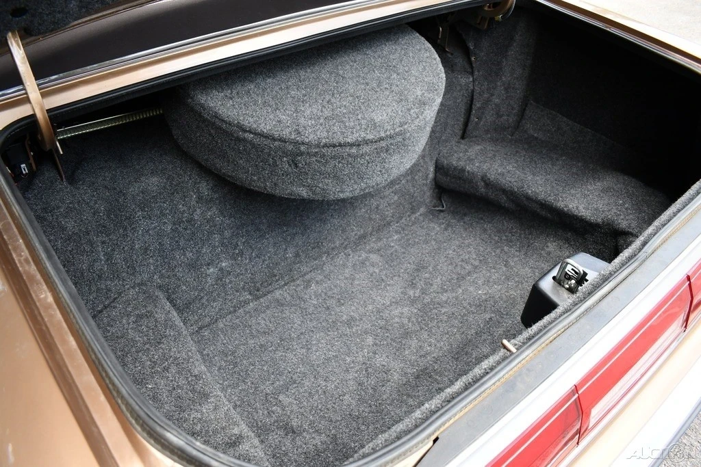 1986 Lincoln Town Car - Image 12 of 21