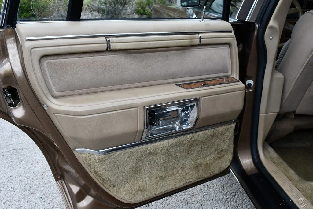 1986 Lincoln Town Car - Image 11 of 21