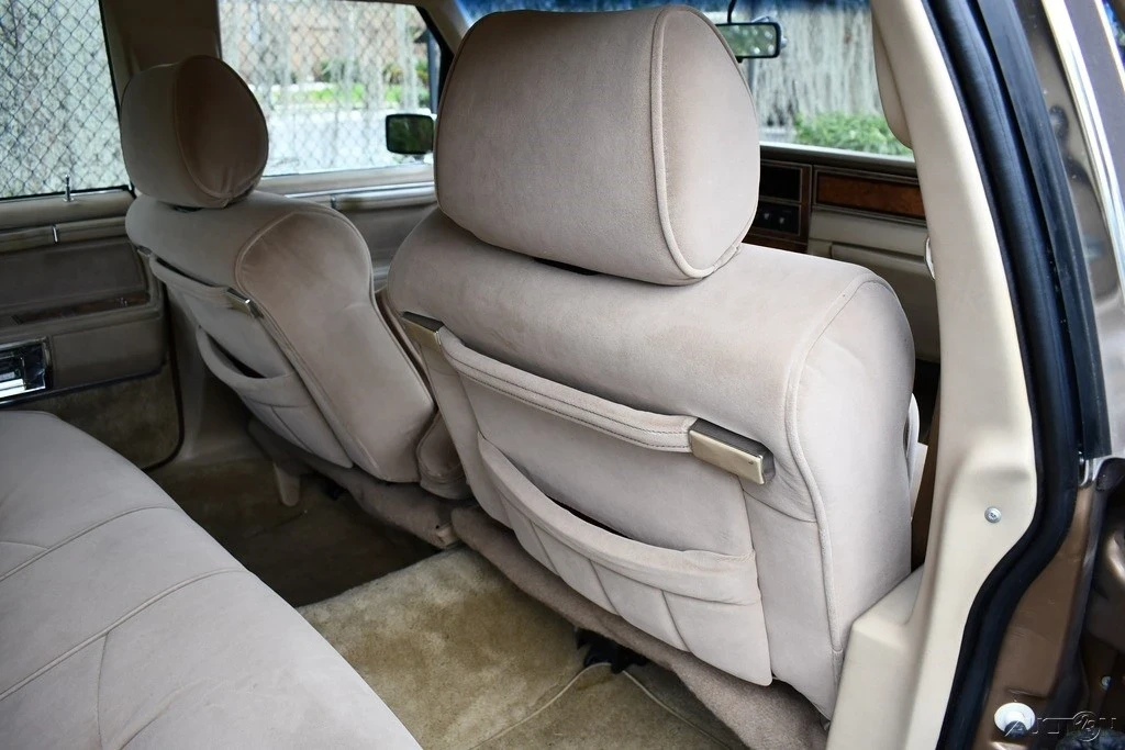 1986 Lincoln Town Car - Image 9 of 21