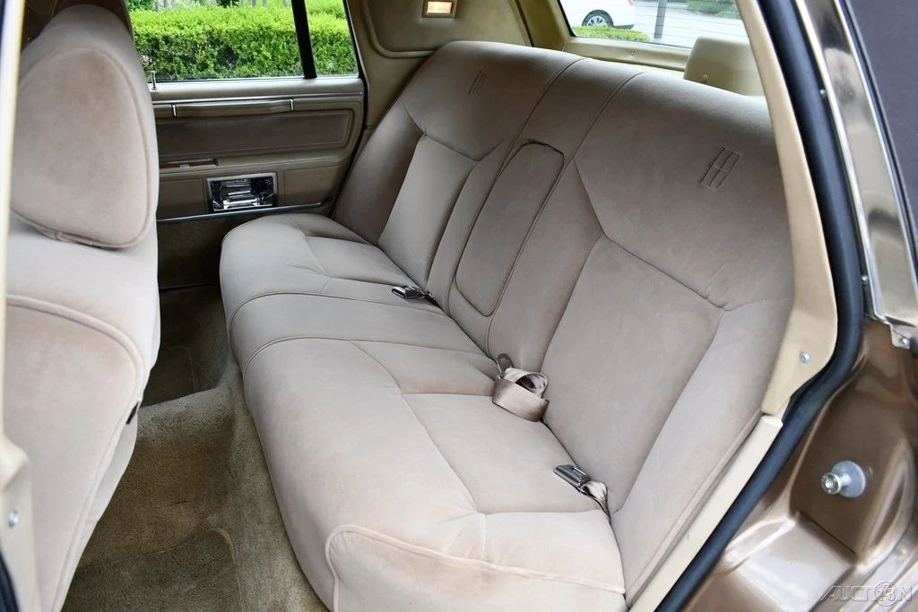 1986 Lincoln Town Car - Image 16 of 21