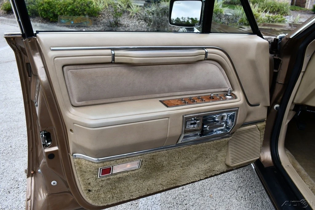 1986 Lincoln Town Car - Image 17 of 21