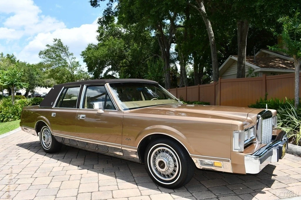 1986 Lincoln Town Car - Image 2 of 21
