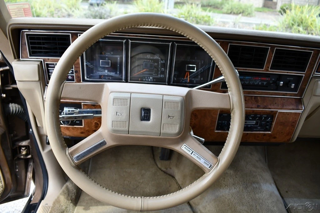 1986 Lincoln Town Car - Image 24 of 24